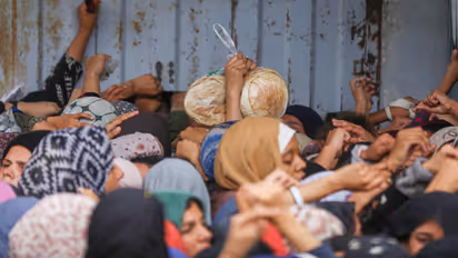 'ഒരു കഷ്ണം ബ്രഡിനായി ഉന്തും തള്ളും', ഗാസയിൽ തിക്കിലും തിരക്കിലും ശ്വാസം മുട്ടി 3 പേർ മരിച്ചു