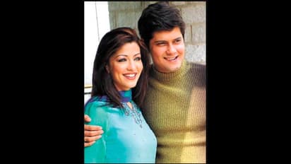 డాక్టర్ గా, మోడల్ గా రాణించిన పవన్ హీరోయిన్.. పర్సనల్ లైఫ్ లో కన్నీటి కష్టాలు, వదిలేసి వెళ్లిపోయిన భర్త   