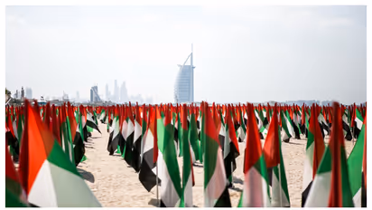 53ന്റെ നിറവില് യുഎഇ; ഐക്യത്തിന്റെ സന്ദേശവുമായി രാജ്യത്ത് ദേശീയ ദിനാഘോഷം
