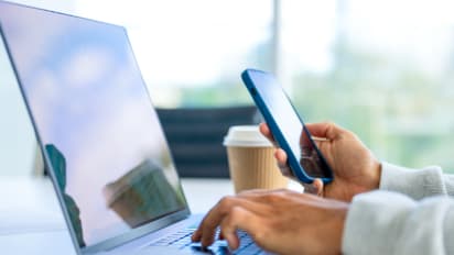 ഫോണ് നമ്പർ മാറ്റി, അക്കൗണ്ട് നിയന്ത്രണത്തിലാക്കി; വൃദ്ധയുടെ 2.3 കോടി തട്ടിയ ആക്സിസ് ബാങ്ക് ജീവനക്കാരൻ പിടിയിൽ