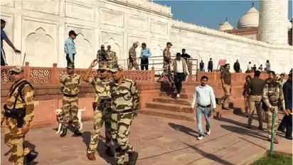 താജ്മഹൽ തകർക്കുമെന്ന് സന്ദേശം; പരിസരത്ത് പരിശോധന ശക്തമാക്കി ബോംബ് സ്കോഡ്, അന്വേഷണംനടക്കുകയാണെന്ന് പൊലീസ്
