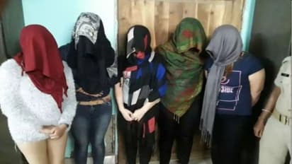 ಒಂದು ಮನೆ ಮತ್ತು ಆರು ಕೋಣೆ;  32 ಪುರುಷರ ಜೊತೆಯಲ್ಲಿದ್ರು ಐವರು ಮಹಿಳೆಯರು