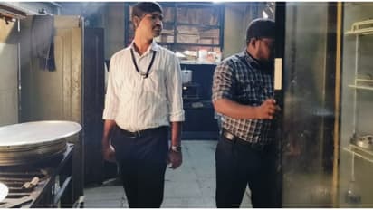 രാവിലെ 8 മണിക്ക് തുടങ്ങി, ഹോട്ടലുകളിൽ ഭക്ഷ്യസുരക്ഷ വകുപ്പിന്റെ മിന്നൽ പരിശോധന; രണ്ട് സ്ഥാപനങ്ങൾ അടച്ചു പൂട്ടി