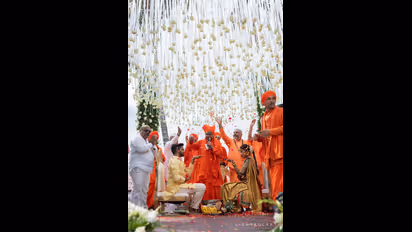 Dhruv Jatti-Amogha Shettar: ಕೋಟಿ ಕೋಟಿ ಇದ್ದರೂ ಮಾಜಿ ಸಿಎಂ ಕುಟುಂಬದ ನಡುವೆ 'ವಚನ ಮಾಂಗಲ್ಯ'ಬಂಧ!