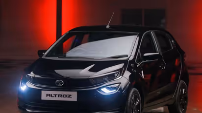 கஸ்டமர்களை திக்குமுக்காட வைக்கும் ஆஃபர்: Altroz காரில் ரூ.2.05 தள்ளுபடி வழங்கும் Tata