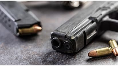 ഡ്രൈവിംഗിനിടെ വയറിൽ വെടിയേറ്റു; യാത്രക്കാരെ രക്ഷിക്കാൻ ഡ്രൈവർ ജീപ്പ് ഓടിച്ചത് 5 കിലോ മീറ്റർ, സംഭവം ബീഹാറിൽ