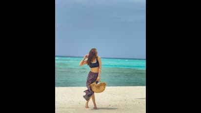 அடேங்கப்பா! மாலத்தீவில் கணவருடன் ஊர் சுற்றும் நடிகை ஹன்சிகா..  லேட்டஸ்ட் க்ளிக்ஸ்!