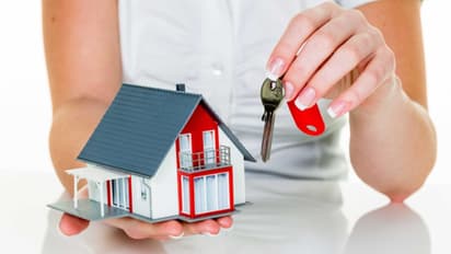 അടൂർ എൻജിനിയറിങ് കോളേജ് വിദ്യാർത്ഥികൾ അഞ്ചു വീടുകൾ നിർമിച്ചു നൽകി