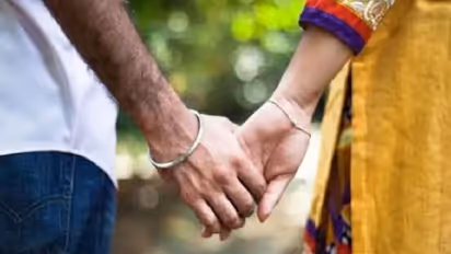 കോഴിക്കോട്ടെ ഭര്തൃമതിയായ യുവതി യുവാവിനൊപ്പം മകളെയുമെടുത്ത് പോയത് ദില്ലിയിലേക്ക്; തിരികെ എത്തിച്ച് പൊലീസ്