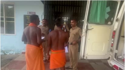 വഴിയരികിൽ ഭക്ഷണം കഴിച്ചുകൊണ്ടിരുന്ന ശബരിമല തീർത്ഥാടകർക്കിടയിലേക്ക് വാഹനം പാഞ്ഞുകയറി; 3 പേർ ഗുരുതരാവസ്ഥയിൽ