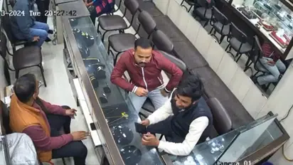 CCTV footage shows comedian Sunil Pal's kidnappers buying expensive jewellery with ransom money (WATCH)