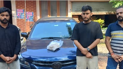 കൂട്ടുപുഴ ചെക്ക് പോസ്റ്റിലെത്തിയ കാറിൽ കോഴിക്കോട് സ്വദേശികളായ 3 യുവാക്കൾ, പരിശോധനയിൽ കണ്ടത് മെത്താംഫിറ്റമിൻ