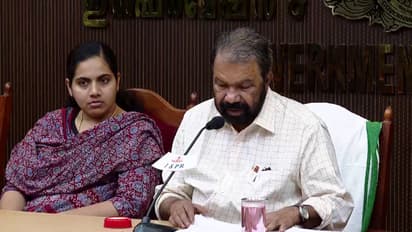 കലോത്സവ നൃത്താവിഷ്കാരത്തിന് പ്രതിഫലം; നടിക്കെതിരായ പ്രസ്താവന പിൻവലിച്ച് മന്ത്രി, 'അനാവശ്യ വിവാദങ്ങള്ക്കില്ല'