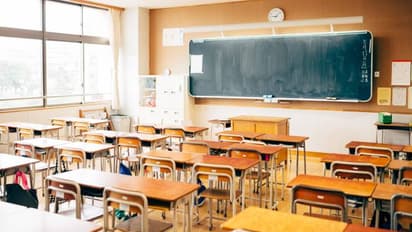 പ്രായമൊരു തടസമല്ല, ഒരിക്കൽ കൂടി സ്കൂളിൽ പോയി പഠിക്കാം, 17,000 രൂപ മതി, പദ്ധതി ജപ്പാനിൽ