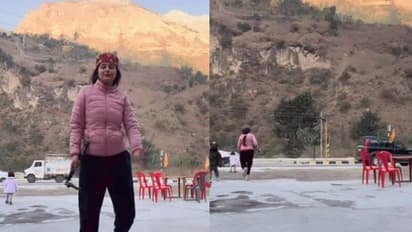 ഒരുനിമിഷം വൈകിപ്പോയാല്‍..; കൊച്ചുകുഞ്ഞ് റോഡിലേക്ക്, റീൽ ഷൂട്ട് ചെയ്യുന്നതിൽ മുഴുകി യുവതി, വിമർശനം