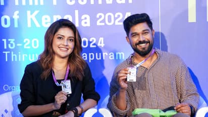 ഐഎഫ്എഫ്കെ ഡെലിഗേറ്റ് കിറ്റ് വിതരണം ആരംഭിച്ചു: ആദ്യ ഡെലിഗേറ്റുകളായി  ഷറഫുദ്ദീനും മഹിമയും