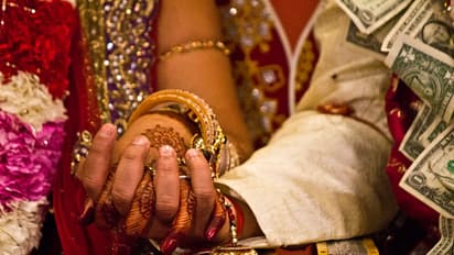 जिस पत्नी को बनाया पुलिस अफसर अब वो तलाक पर अड़ी, महिला ने बताई शर्मिंदगी वाली वजह