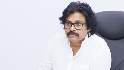 సినిమా టికెట్లు అలా అమ్ముతుంటే చూస్తూ ఊరుకున్నారే..: కలెక్టర్లతో పవన్ కల్యాణ్