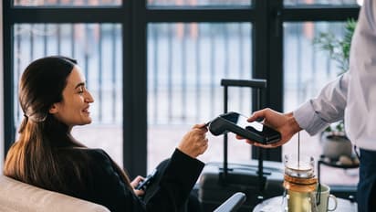 Top 5 Credit Cards offering free airport lounge access for frequent flyers