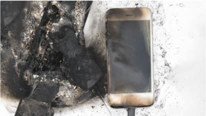 മൊബൈൽ ഫോൺ ചാർജർ പൊട്ടിത്തെറിച്ച് തീപിടിത്തം; കനത്ത പുക ശ്വസിച്ച് സൗദിയിൽ ആറംഗ കുടുംബത്തിന് ദാരുണാന്ത്യം 