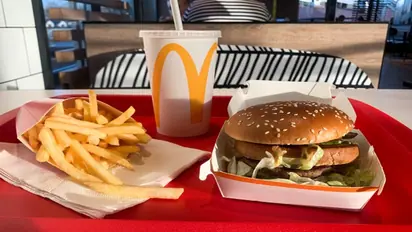 Experts reveal EXACT number of minutes you lose of life every time you eat cheeseburger, hotdog or drink coke