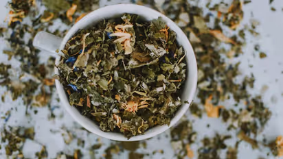 ദഹനം മെച്ചപ്പെടുത്താനും കുടലിൻ്റെ ആരോഗ്യത്തിനും കുടിക്കേണ്ട ഹെർബൽ ചായകള്