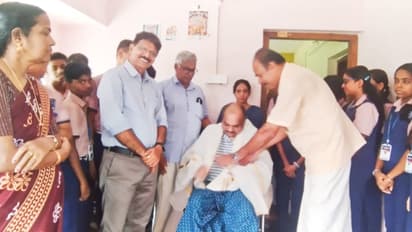 മുംബൈയിൽ ജോലി ചെയ്യവേ അപകടത്തിൽ അരയ്ക്കു താഴെ തളർന്നു, മനസ്സ് തളരാതെ ജീവിതം തിരികെപ്പിടിച്ച രഞ്ജിത്തിന് ആദരം