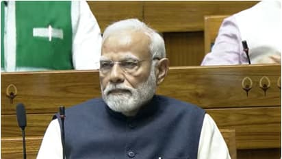 അടിയന്തരാവസ്ഥയുടെ പാപത്തിൽ നിന്നും കോൺഗ്രസിന് മോചനമില്ല; ലോക്സഭയിൽ ഗാന്ധി കുടുംബത്തെ കടന്നാക്രമിച്ച് മോദി 