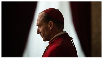 മാർപ്പാപ്പയുടെ മരണവും തെരഞ്ഞെടുപ്പും; പ്രേക്ഷകരെ അതിശയിപ്പിച്ച് 'കോൺക്ലേവ്'