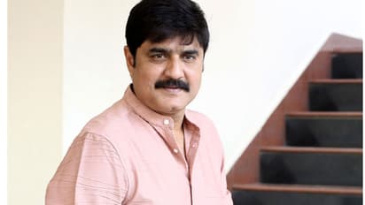 మేకప్లో ఇంటికెళ్లిన శ్రీకాంత్ లుక్ చూసి అమ్మ రియాక్షన్ మైండ్ బ్లాక్.. `గేమ్ ఛేంజర్`లో మేకప్ సీక్రెట్