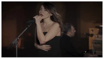 യൂട്യൂബിൽ പരിപാടി അവതരിപ്പിച്ചതിന് പിന്നാലെ ഗായികയെ അറസ്റ്റ് ചെയ്തു, ഹിജാബ് ധരിച്ചില്ലെന്ന് കേസ്