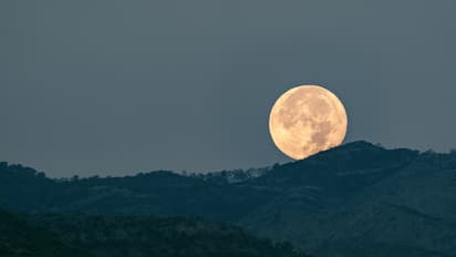 ചൈന പറക്കും റോബോട്ടുമായി ചന്ദ്രനിലേക്ക്; ദക്ഷിണധ്രുവത്തിലെ ഗര്‍ത്തങ്ങളില്‍ ഐസ് കണ്ടെത്തുക ലക്ഷ്യം
