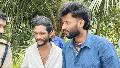 ബെം​ഗളൂരുവിൽ നിന്നെത്തിയ ബസിൽ ബാഗുമായി സംശയാസ്പദ സാഹചര്യത്തിൽ യുവാക്കൾ; പരിശോധിച്ചപ്പോൾ കഞ്ചാവ്