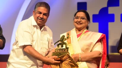 'മറക്കില്ലൊരിക്കലും'; മുതിര്‍ന്ന നടിമാരെ ആദരിച്ച് ചലച്ചിത്രോത്സവ വേദി