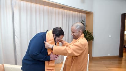 ಸಿಎಂ ಯೋಗಿ ಆದಿತ್ಯನಾಥ್ ಭೇಟಿಯಾಗಿ ವಿಶೇಷ ಉಡುಗೊರೆ ನೀಡಿದ ಅನಂತ್ ಅಂಬಾನಿ!