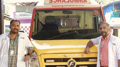 ആശുപത്രിയിലേക്കുള്ള വഴിയിൽ നേപ്പാൾ സ്വദേശിനി ആംബുലൻസിനകത്ത് പ്രസവിച്ചു; ആൺ കുഞ്ഞും അമ്മയും സുഖമായിരിക്കുന്നു