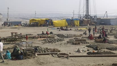 Mahakumbh 2025: जानिए कैसे हजारों ग्रामीण महिलााओं को आत्मनिर्भर बना रहा महाकुंभ?