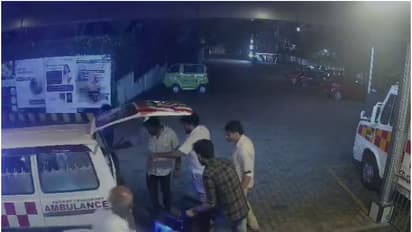 കുടുംബ വഴക്ക്; തൃശൂരിൽ  ഭാര്യയെ കുത്തിയ ശേഷം ഭർത്താവ് കൈ മുറിച്ച് ആത്മഹത്യക്ക് ശ്രമിച്ചു, ആശുപത്രിയിൽ