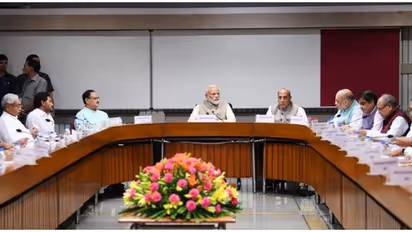 ഒരു രാജ്യം ഒരു തെരഞ്ഞെടുപ്പ്; കേരള നിയമസഭയുടെ കാലാവധി കുറയ്ക്കേണ്ടി വരും, അവസാന നീക്കങ്ങളിലേയ്ക്ക് കേന്ദ്രം