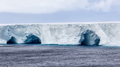 എന്ത് സംഭവിക്കുമെന്ന് കണ്ടറിയണം! ലണ്ടന്‍റെ ഇരട്ടി വലിപ്പം, 30 വർഷം കുടുങ്ങിക്കിടന്ന കൂറ്റൻ മഞ്ഞുമല ഒഴുകുന്നു