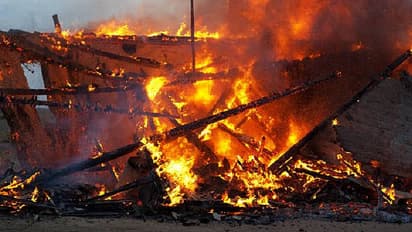 കൊച്ചുവേളിയിൽ കെമിക്കൽ ഫാക്ടറിയുടെ കെട്ടിടത്തിൽ വൻ തീപിടിത്തം; കെട്ടിടം പൂർണമായി തകർന്നു