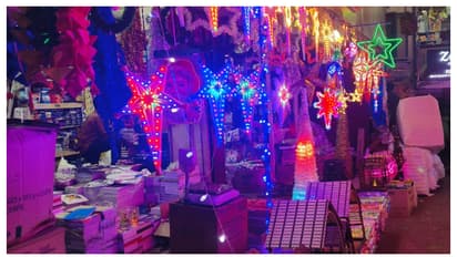 ക്രിസ്മസ്-പുതുവത്സര ആഘോഷം: വിപണി ഒരുങ്ങി: എല്‍ഇഡി സ്റ്റാറുകള്‍ക്ക് വില 150 രൂപ മുതല്‍ 2000 വരെ