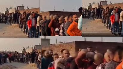 20 ರೂಗೆ ತಲೆಕೂದಲು ಸೊಂಪಾಗಿ ಬೆಳೆಯುವ ಔಷಧಿಗೆ ಮುಗಿಬಿದ್ದ ಜನ: ಟ್ರಾಫಿಕ್ ಜಾಮ್