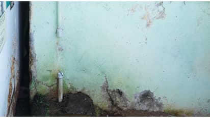 കൊടകരയിലെ പഴയ മാര്‍ക്കറ്റില്‍ പൊതു ശുചിമുറി അടച്ചു; ദുരിതത്തിലായി കച്ചവടക്കാരും തൊഴിലാളികളും