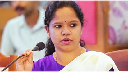 കേരളത്തിലേതല്ല, പുറത്തുള്ള നമ്പർ എന്ന് സംശയം; കളക്ടർ ഉറപ്പിച്ചുതന്നെ, പൂട്ടിടും വ്യാജന്മാർക്ക്! പരാതി നൽകി