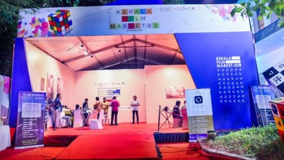 ഇവിടെ നിറയെ സിനിമകളാണ്; 'റീലുത്സവ'ത്തിന് ശോഭയേകി ഫിലിം മാർക്കറ്റ്