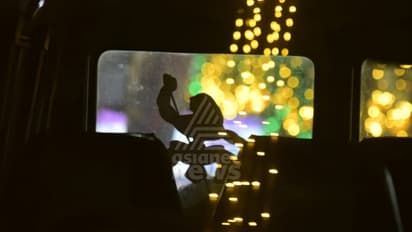 തിരശ്ശീലയില്‍ തീയണയുന്നു, ആളുമാരവവുമൊഴിയുന്നു, ഇരുട്ടും വെളിച്ചവുമടര്‍ന്ന വഴിയില്‍ ചകോരം ബാക്കിയാകുന്നു