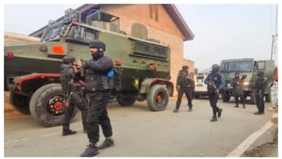 കുൽ​ഗാമിൽ ഏറ്റുമുട്ടൽ: 5 ഭീകരരെ വധിച്ച് സുരക്ഷാസേന; 2 സൈനികർക്ക് പരിക്കേറ്റു