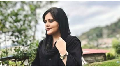 ईरान ने महिलाओं को बताया फूल, इज़राइल ने शेयर की माहसा अमीनी की तस्वीर