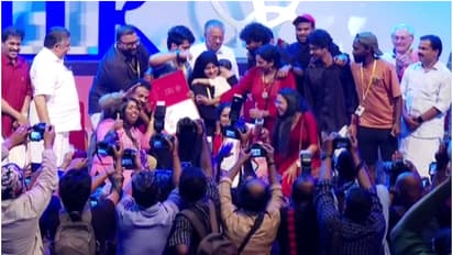 29-ാം ചലച്ചിത്ര മേളയ്ക്ക് തിരശ്ശീല വീണു; അവാർഡുകൾ വാരിക്കൂട്ടി ഫെമിനിച്ചി ഫാത്തിമയും സംവിധായകനും